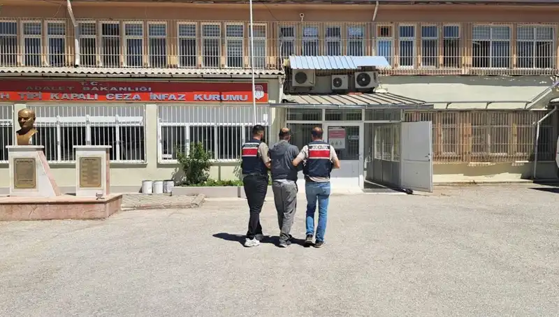 Kırmızı Bültenle Aranan Şüpheli Eskişehir'de Yapılan Operasyonla Yakalandı