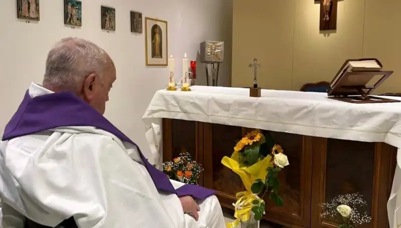 Vatikan'dan Önemli Gelişme: Papa Artık Kendi Başına Nefes Alabiliyor