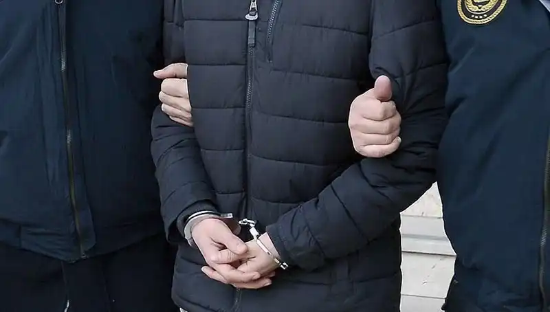 Samsun’da Hırsızlık ve Silahlı Tehdit Suçlarından Aranan Firari Hükümlü Yakalandı