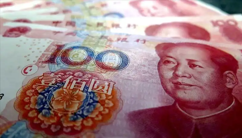 Yuan'ın Güç Kaybı: Dolar Rekabetinde Sıkıntılı Günler mi Geliyor?