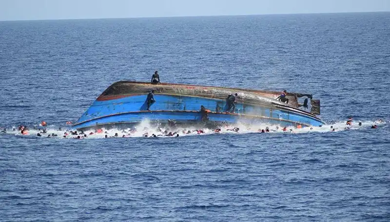 Filipinler'de Gemi Alabora Oldu: 4 Ölü, 7 Kişi Hala Kayıp!