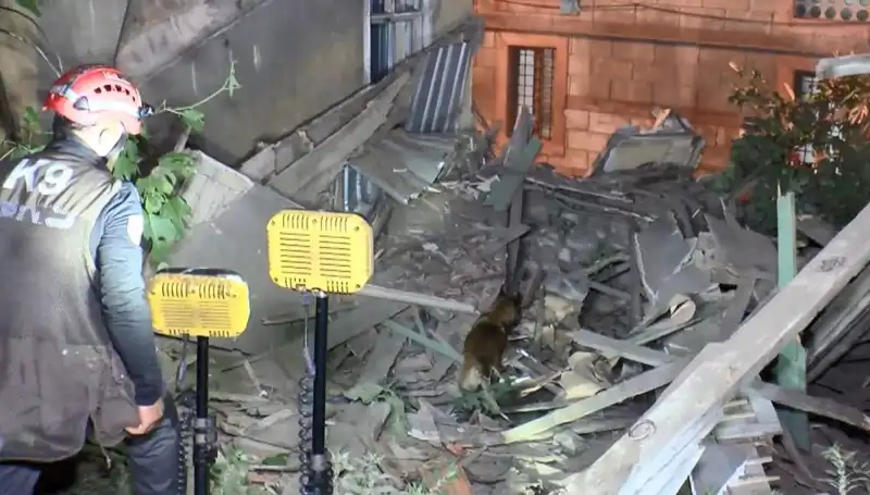 İstanbul'da Deprem Sonrası Yıkım: Çöken Bina ile İlgili Son Gelişmeler