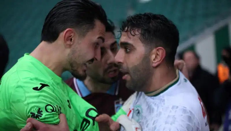 Konyaspor-Trabzonspor Maçında Şok Anlar: Futbolcular Arasında Gerilim Tırmandı