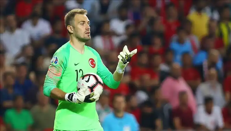 Türk Futbolunun Bir Efsanesi: Mert Günok Futbolu Bırakma Kararını Açıkladı