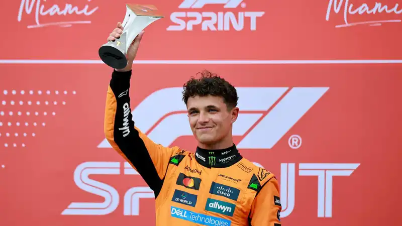 Lando Norris: Formula 1'in Yeni Şampiyonu, Rekorlarla Dolu Bir Sezon Geçirdi!