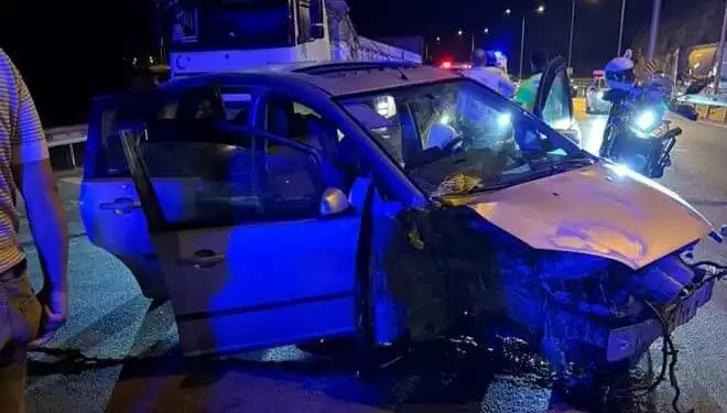 Bariyere Çarpan Araçta Feci Kaza: 1 Ölü, 3 Yaralı