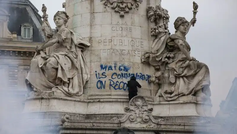 Paris Belediyesi, Grafiticilere Savaş Açtı: Şehirdeki Duvarlar Yeniden Hayat Bulacak mı?