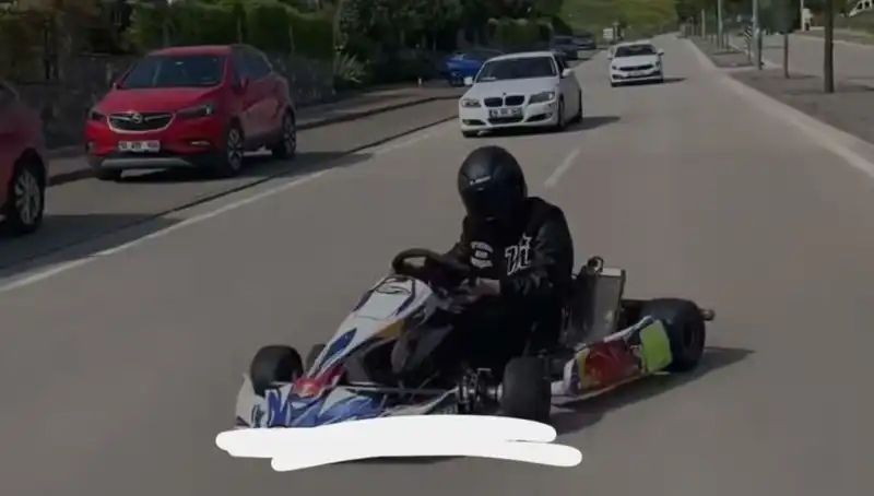Go-Kart Sürücüsünün Yolda Drift Attığı Tehlikeli Anlar!