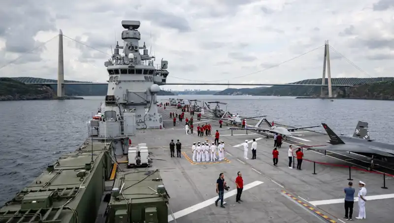 TCG Anadolu: Türkiye'nin İlk İnsansız Hava Araçları Taşıyan Gemisi Sarayburnu'ndan Hareket Etti