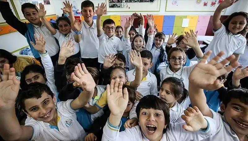 9 Günlük Tatil Sona Erdi: Okul Zilleri Yeniden Çalıyor!