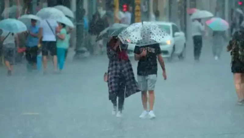 İstanbul'da Sağanak Yağış ve Yangın Bölgesinde Şiddetli Rüzgar Tehlikesi!