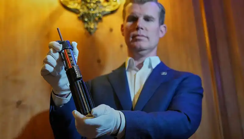 Darth Vader’ın Efsanevi Işın Kılıcı 3.65 Milyon Dolara Satıldı!