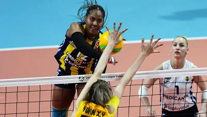 Avrupa'da Türk Derbisinde Fenerbahçe, Vakıfbank'ı Rahat Geçti!