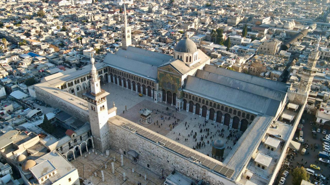 Suriye Halkı İlk Cuma Namazı İçin Camilere Akın Ediyor
