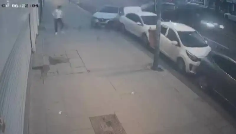 Park Halindeki Araçlara Çarpan Direksiyon Hatası: Olayın Ayrıntıları