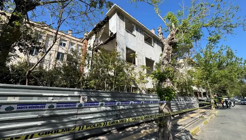 Bakırköy'de Deprem Sonrası Metruk Bina Çöktü: Olayın Ayrıntıları