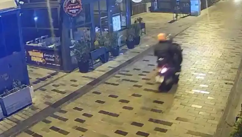 Gece Kulübüne Haraç Saldırısı: İki Kişi Yaralandı, Olayın Ardındaki Gizem Ne?