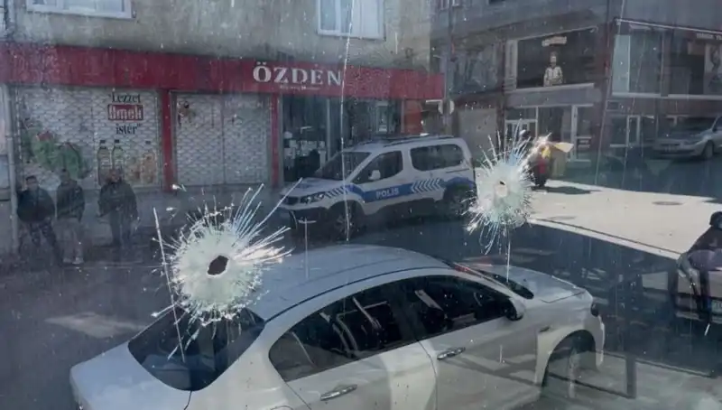 Bursa’da Kıraathaneye Silahlı Saldırı: Olayın Ardındaki Gerçekler