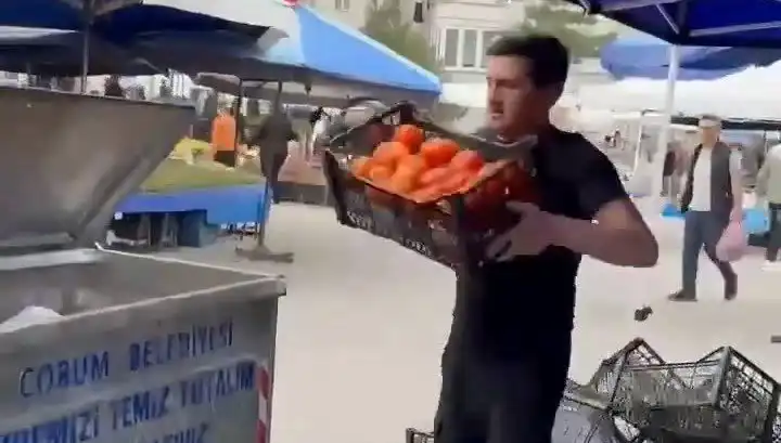 Domatesleri Çöpe Döken Pazarcıya Tarihi Para Cezası Uygulandı